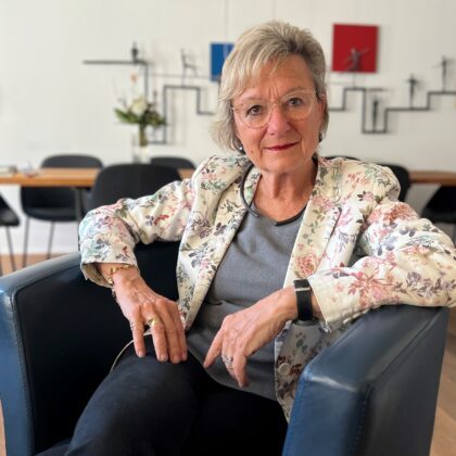 Porträt von Marianne Ott in ihrer Wohnung in der Altstadt von Winterthur.